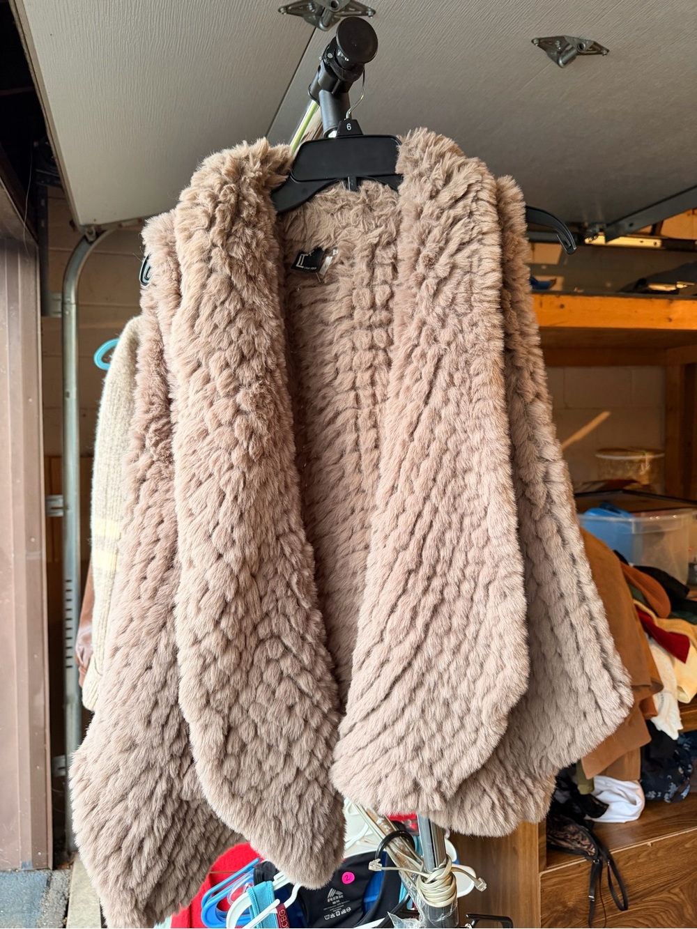 Plush Faux Fur Open-Front vest - Taupe